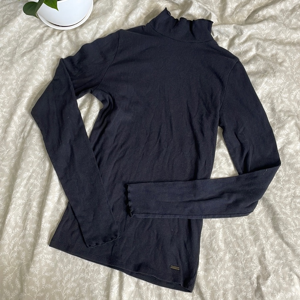 Hollister Slim Turtle Neck